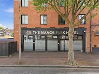 OYO The Manor Park Hotel