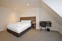 OYO The Manor Park Hotel