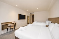 OYO The Manor Park Hotel