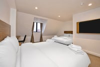 OYO The Manor Park Hotel