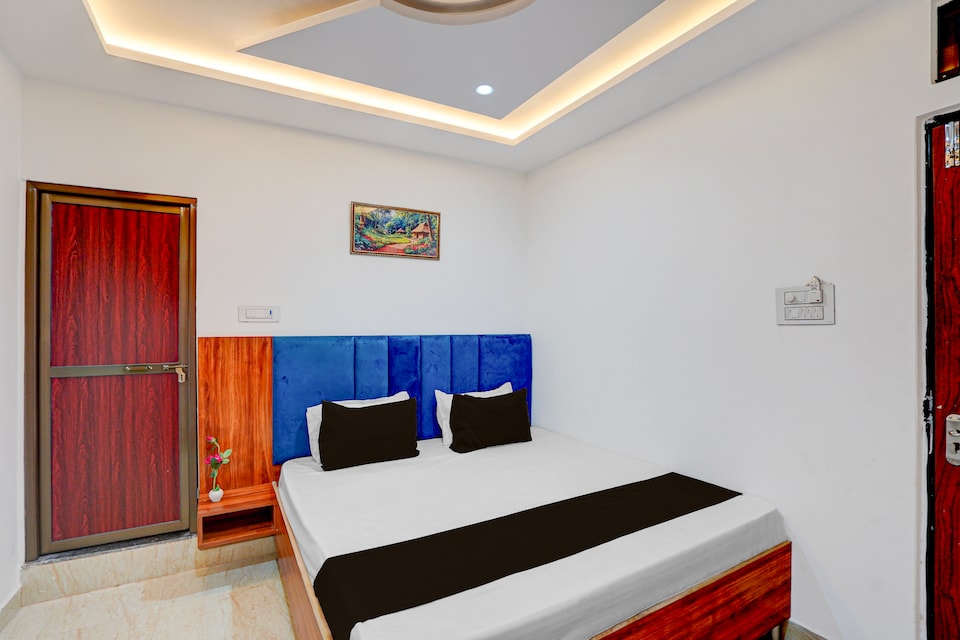 SPOT ON Daksh In Home Stay, Godowlia, Varanasi