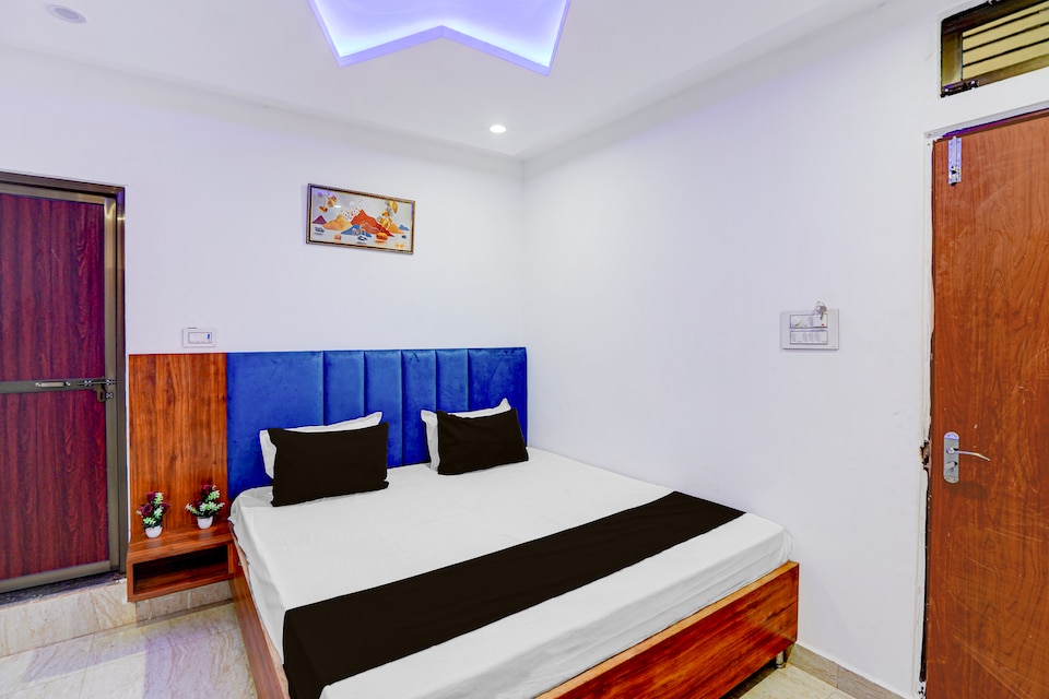 SPOT ON Daksh In Home Stay, Godowlia, Varanasi