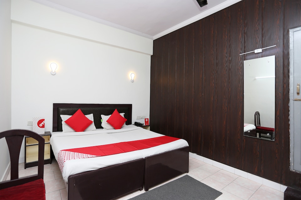  Live as AGR819, Fatehabad Road, Agra