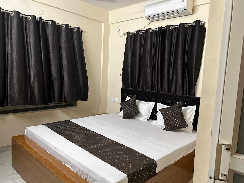Hotel O Golden Aura Near Netaji Subhash Chandra Bose international Airport , New Town, Kolkata