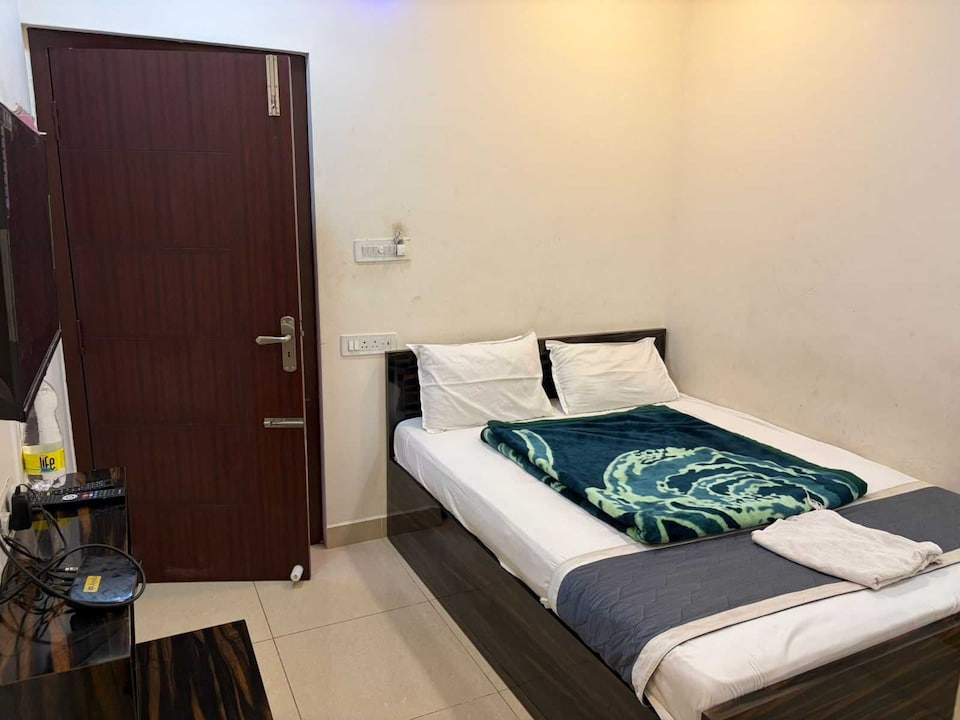 Hotel O A R LODGE , Vellore, Vellore