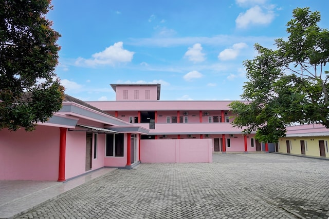 Dancenter Yasmine Guesthouse Syariah