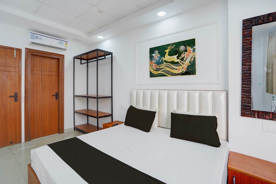 Hotel O Noor Mahal delux, Rohtak, Rohtak