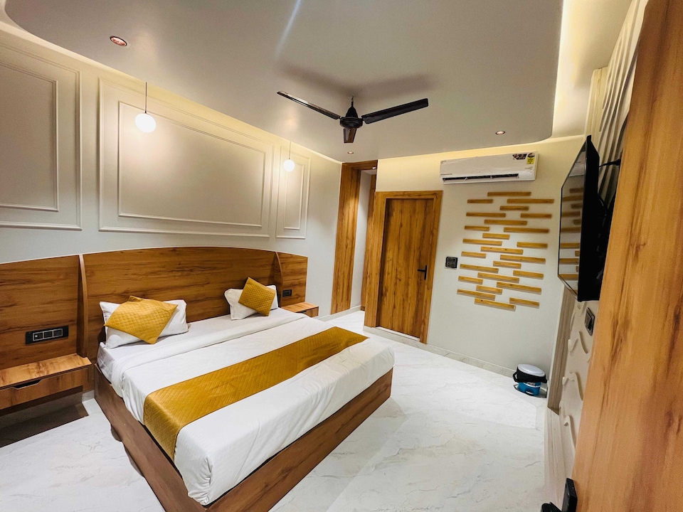 Hotel O Noor Mahal delux, Rohtak, Rohtak