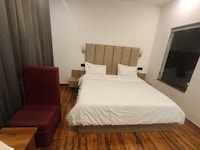 Collection O Tons Riverview Jhajra Dehradun Formerly Atithi