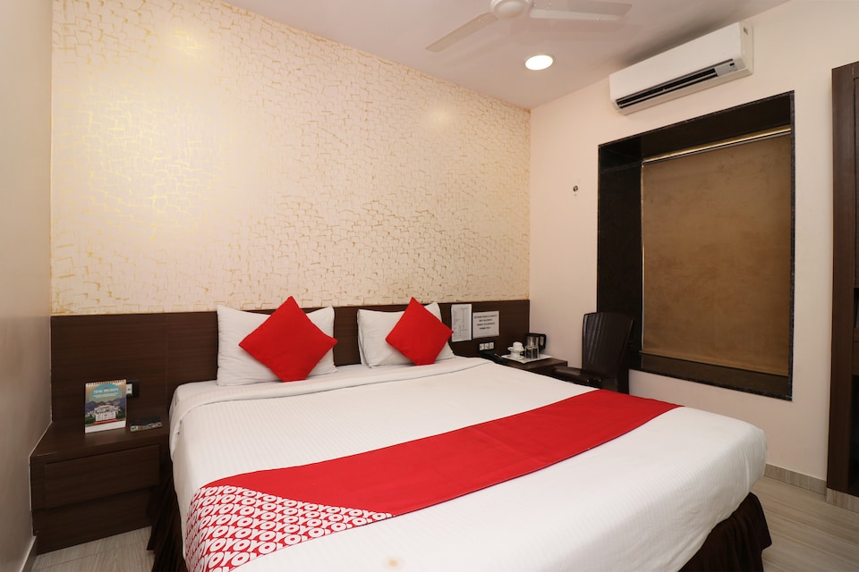 Capital O 14524 Platinum Solitaire, Salt Lake Kolkata, Kolkata