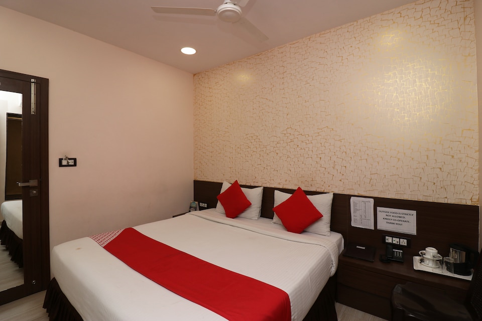 Capital O 14524 Platinum Solitaire, Salt Lake Kolkata, Kolkata