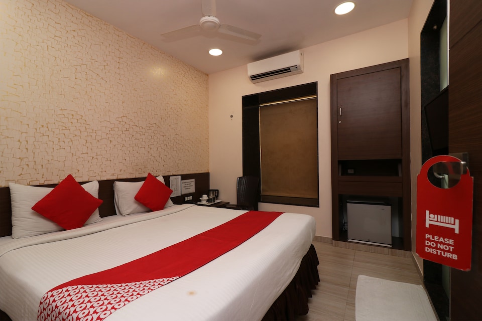 Capital O 14524 Platinum Solitaire, Salt Lake Kolkata, Kolkata