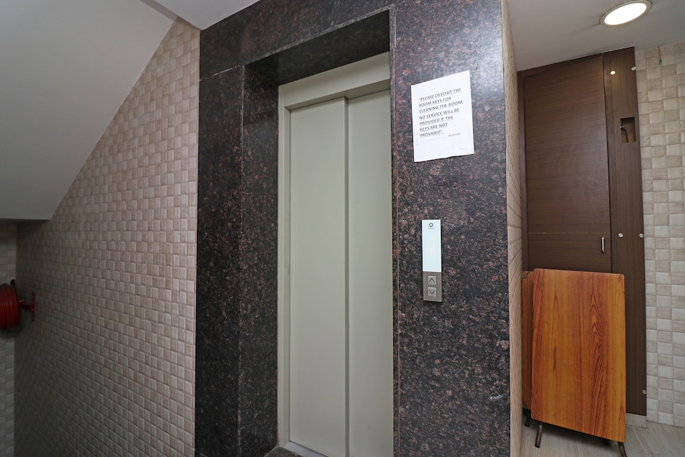 Capital O 14524 Platinum Solitaire, Salt Lake Kolkata, Kolkata