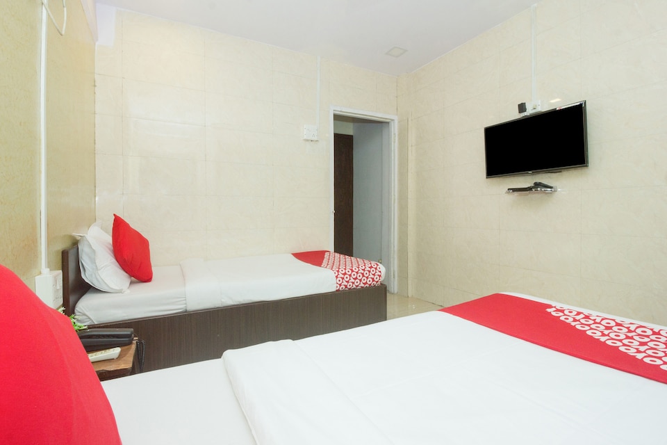 OYO Ashtavinayak Hospitality Near Infiniti Mall, Mumbai BCEC, Mumbai