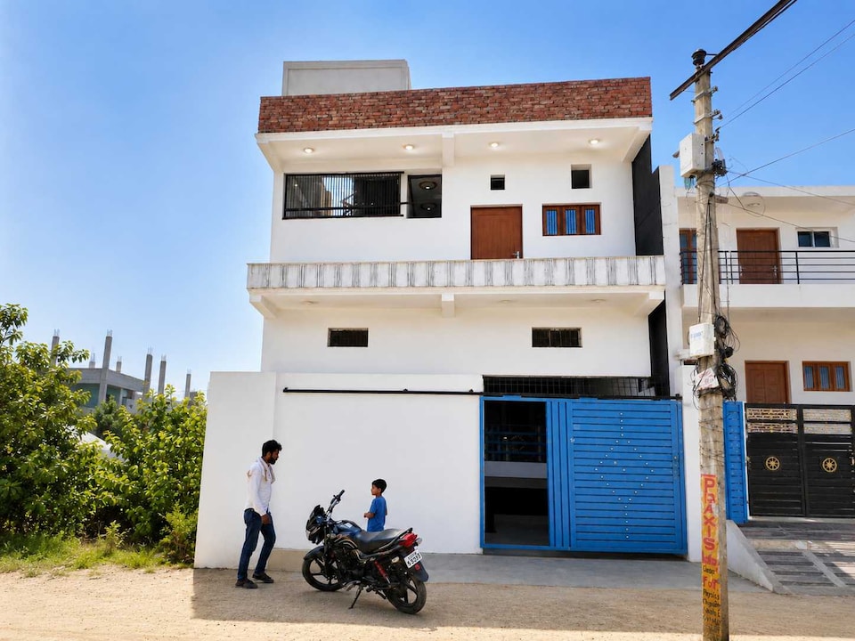 Hotel O Surya guest house, Sultanpur, Sultanpur