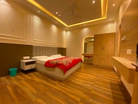 Hotel O Rajmahal Restaurant & Bar