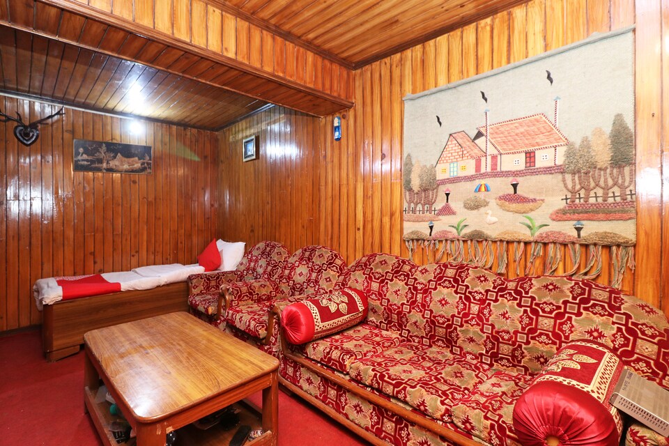 OYO 14528 Classy Home 1BHK Mall Road, Mall Road Mussoorie, Mussoorie