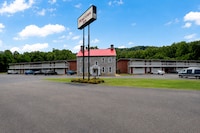 Hometown Inn Staunton VA near Hwy 11