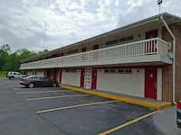 Hometown Inn Staunton VA near Hwy 11
