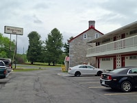 Hometown Inn Staunton VA near Hwy 11