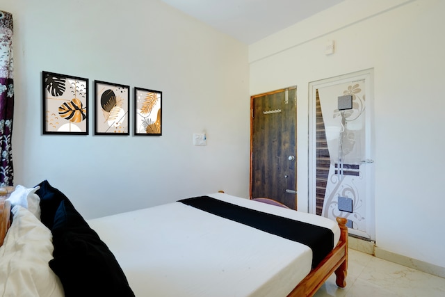 Hotel O GOLDEN LODGE & Rooms