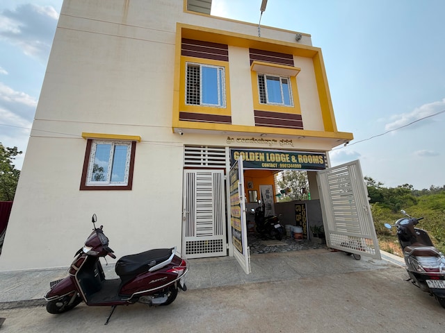Hotel O GOLDEN LODGE & Rooms