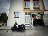 Hotel O GOLDEN LODGE & Rooms