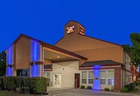 Garland Inn & Suites near Dallas TX