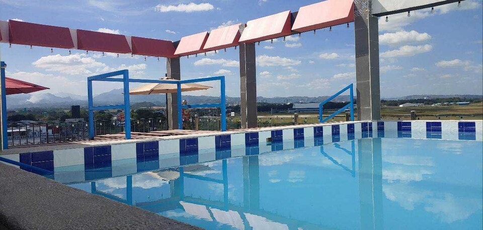 Sky Hotel Near Clark Freeport Zone by Belvilla, Angeles, Pampanga