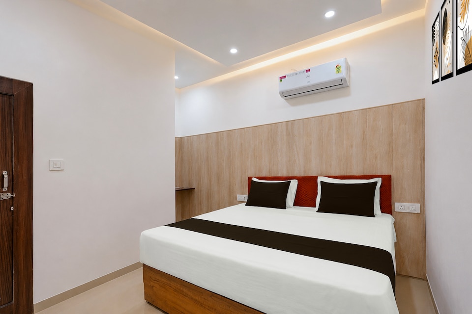 Hotel O The Grand Kamla By M.K.D , Aligarh, Aligarh