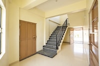 OYO 845169 Savi Rooms
