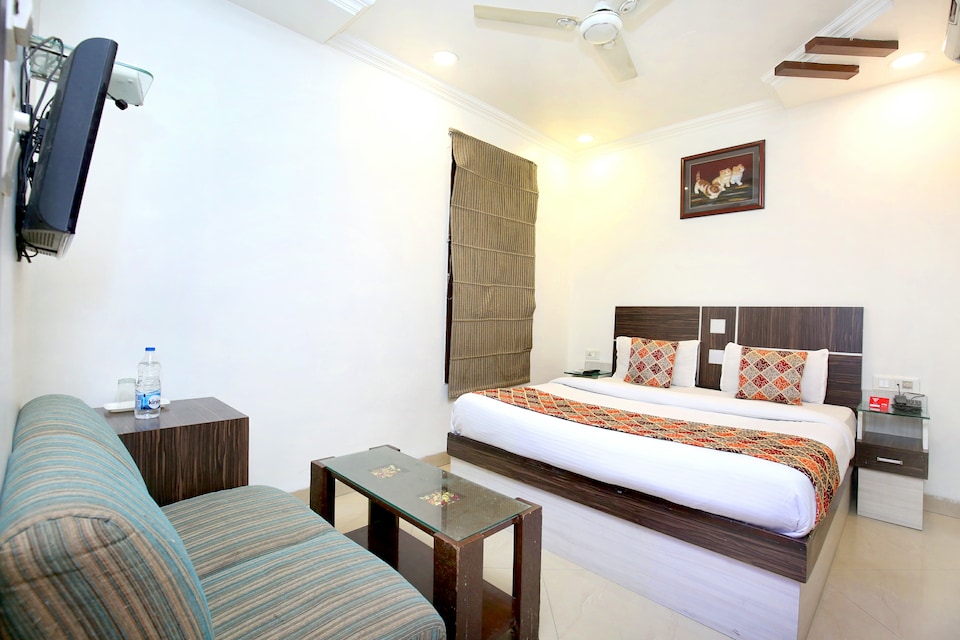 OYO 14555 kay Aar Regency, Amritsar Bus Stand, Amritsar