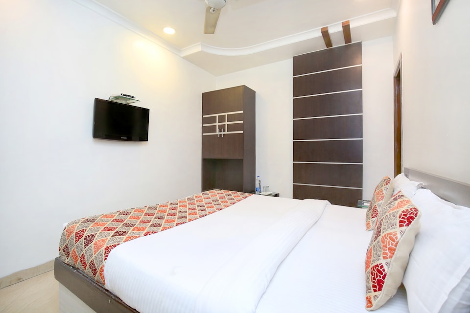 OYO 14555 kay Aar Regency, Amritsar Bus Stand, Amritsar