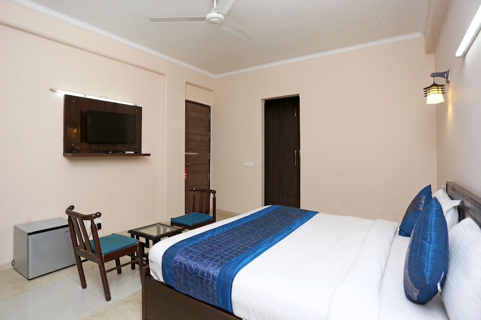 OYO 14556 Aster Villa, Medanta, Gurgaon