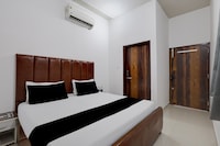 Hotel O Rudra Hotel and restaurant 