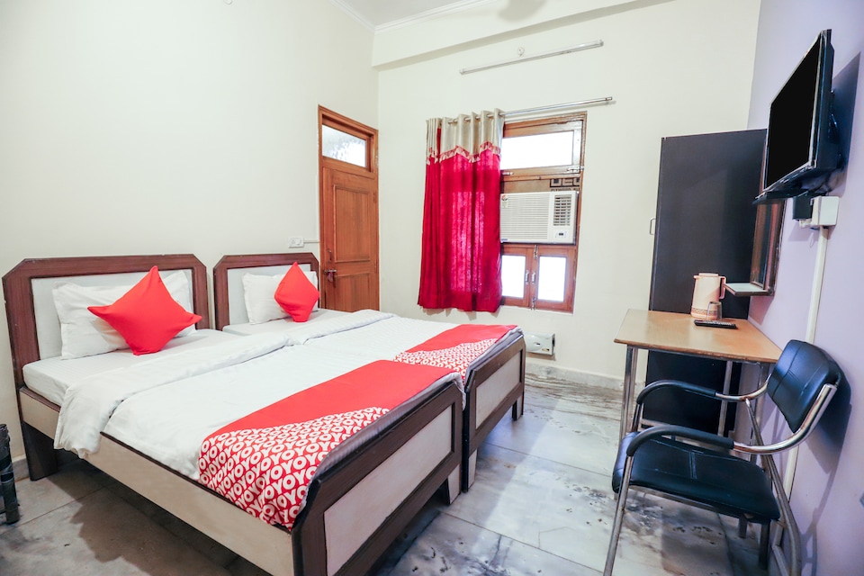 OYO 14562 Rishabh Guest house  OYO Rooms Gwalior  Book    1615 OYO