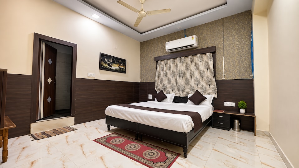 HOTELO BINJWA, Bombay Hospital, Indore