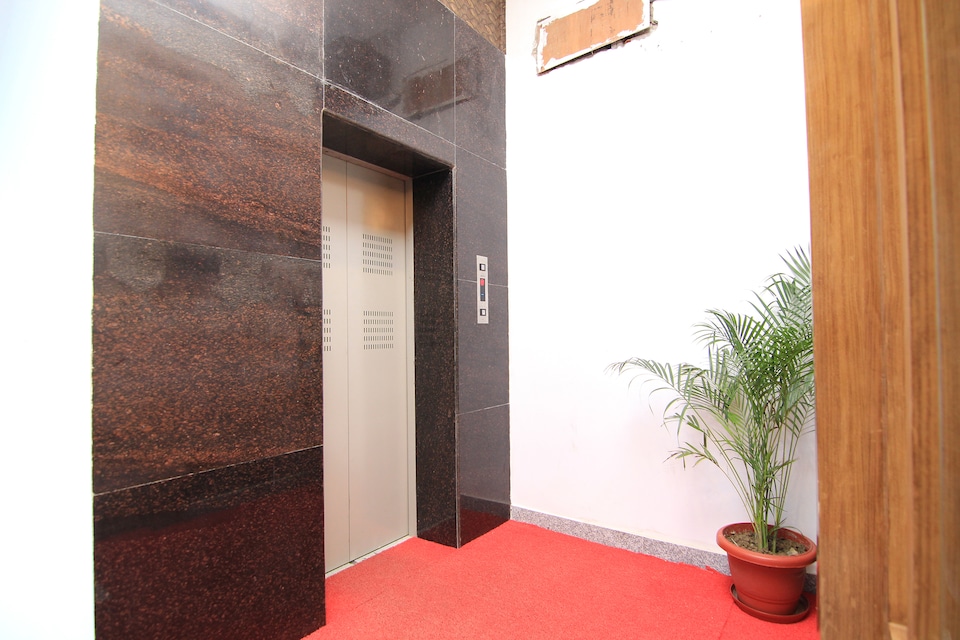 Capital O 14570 Hotel Sona Plaza, Cantonment, Varanasi