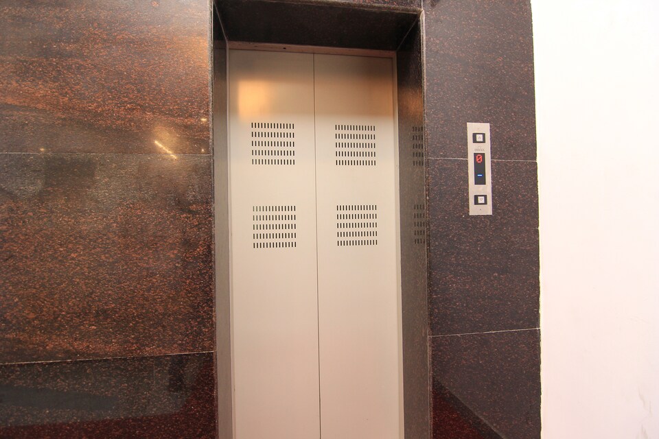 Capital O 14570 Hotel Sona Plaza, Cantonment, Varanasi