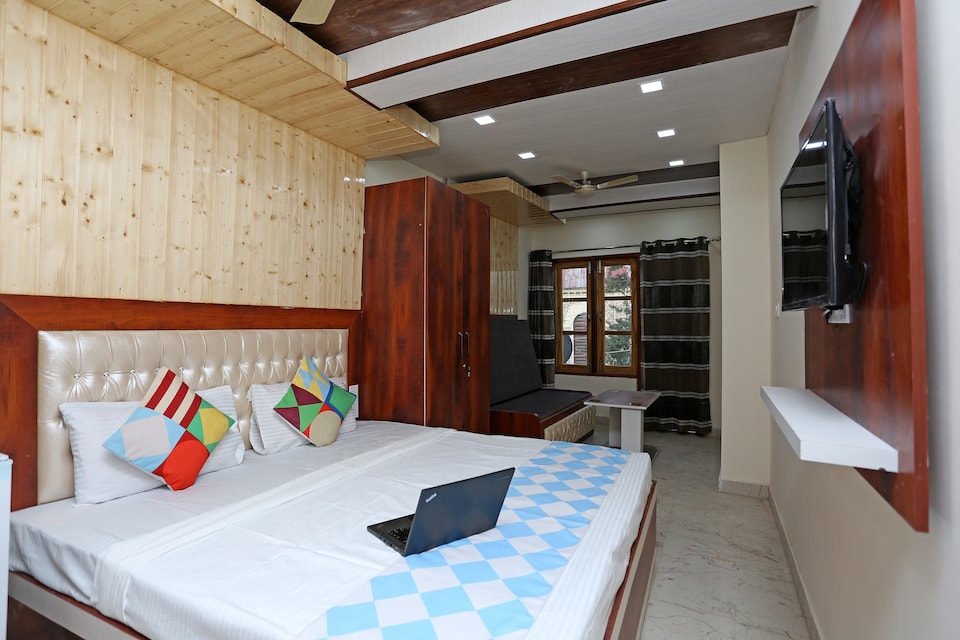 OYO Home 14575 Comfortable Peaceful 1BHK, Mall Road Mussoorie, Mussoorie
