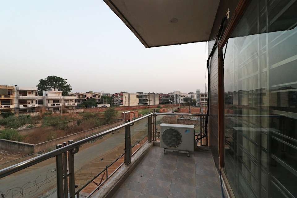 OYO The Crown Near Appu Ghar, HUDA CENTRE 1, Gurgaon