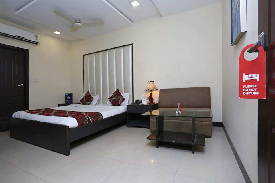 OYO Hotel Radhe Inn, Station Road - Raipur, Raipur
