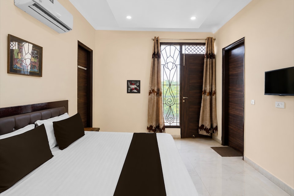 Hotel O Sarla Residency , Noida Expressway SEZ, Noida