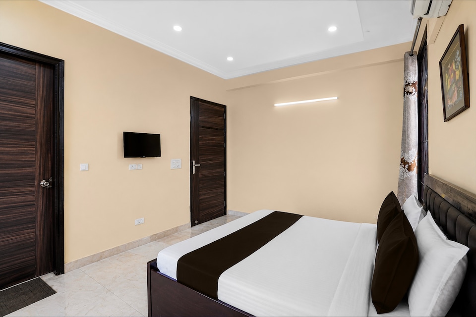 Hotel O Sarla Residency , Noida Expressway SEZ, Noida