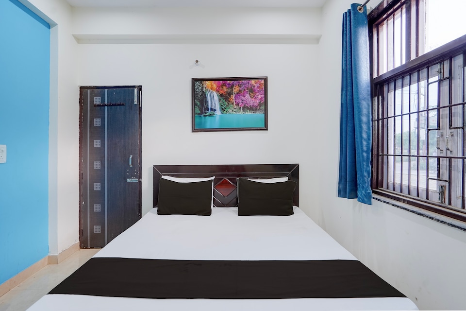 Hotel O Grand Blue Hotel, Greater Noida, नोएडा