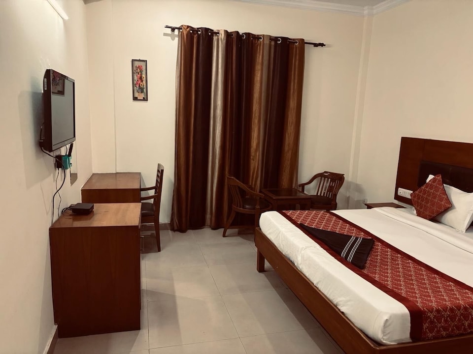 Hotel O Grand Blue Hotel, Greater Noida, Noida