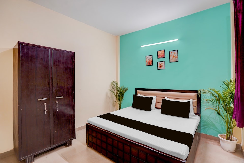 Hotel O Shivik Stays, HUDA CENTRE 1, Gurgaon