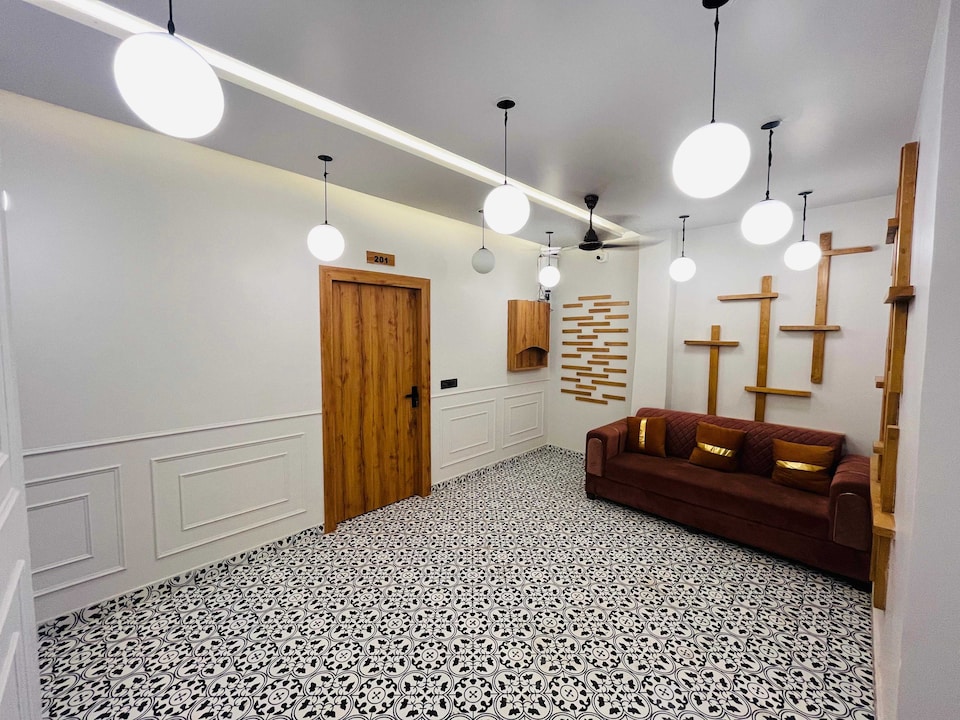 Hotel O Shivik Stays, HUDA CENTRE 1, Gurgaon