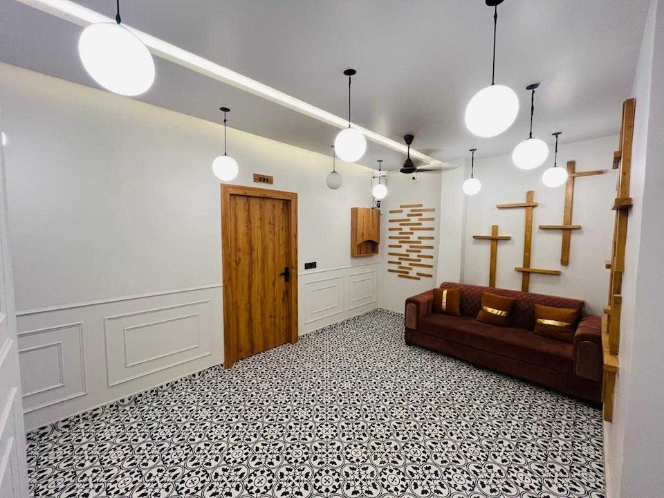 Hotel O Shivik Stays, HUDA CENTRE 1, Gurgaon