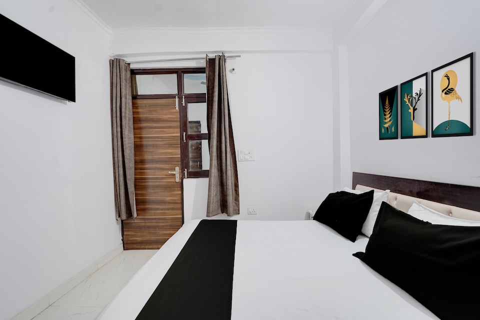 Spot On  Hotel Rosha Palace , Noida Industrial Area Mamura, Noida